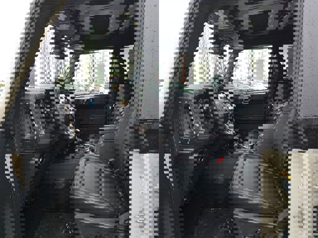 New 2025 Ford Bronco Badlands image 12