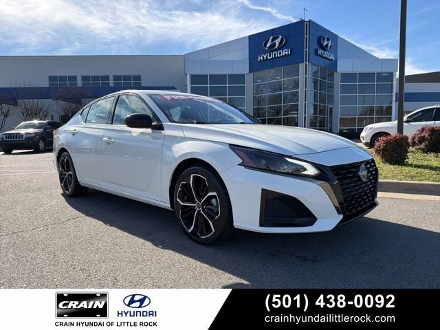 Used 2025 Nissan Altima 2.5 SR image 1