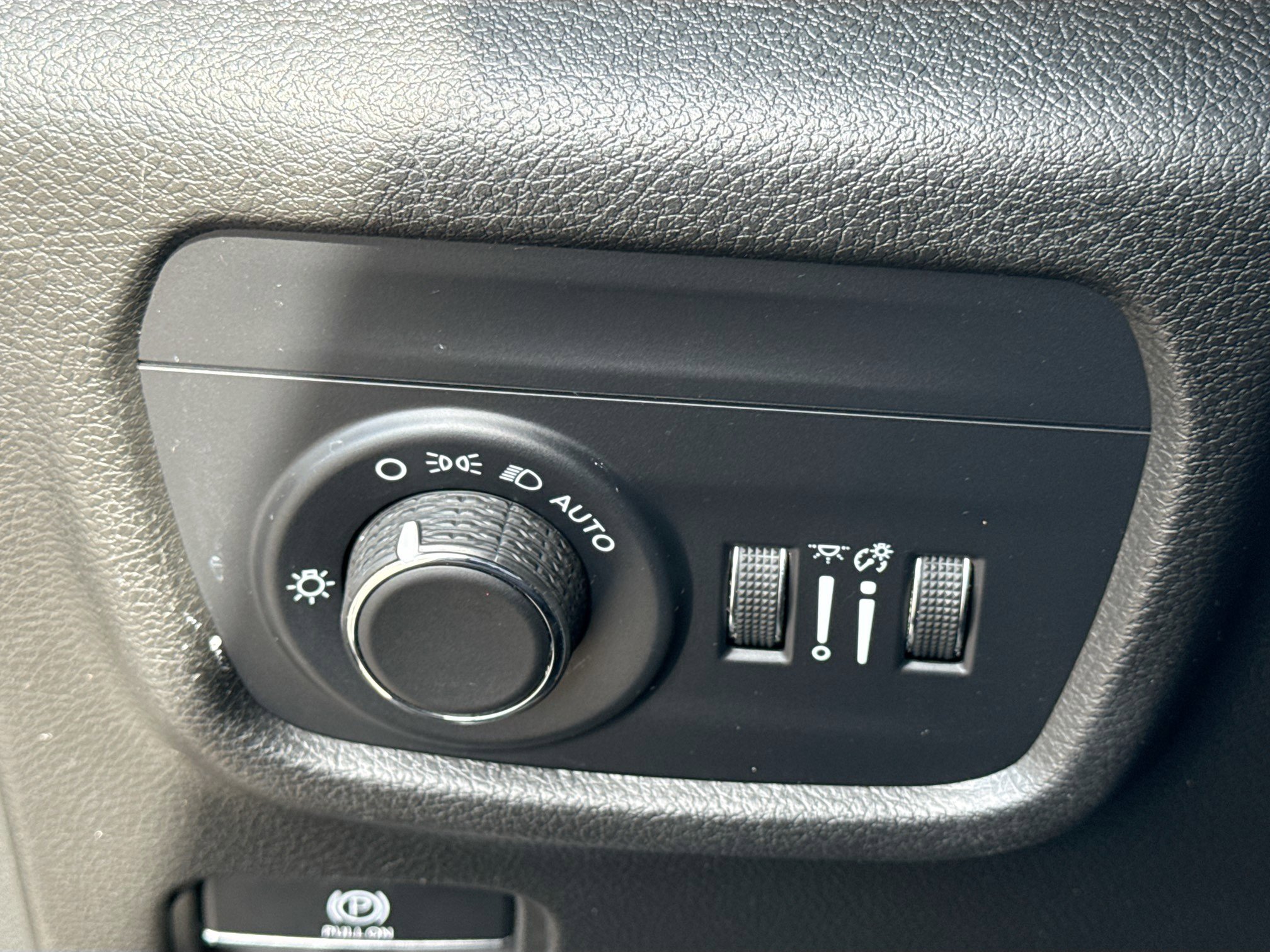 Used 2024 Jeep Grand Cherokee Laredo image 34