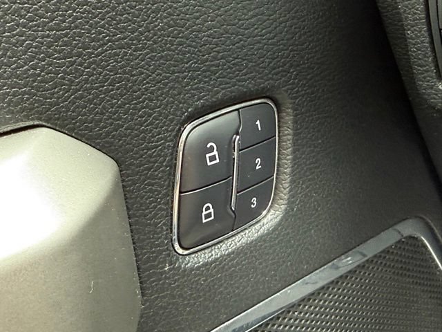Used 2015 Ford F150 Lariat w/ Equipment Group 502A Luxury AWD/4WD image 19