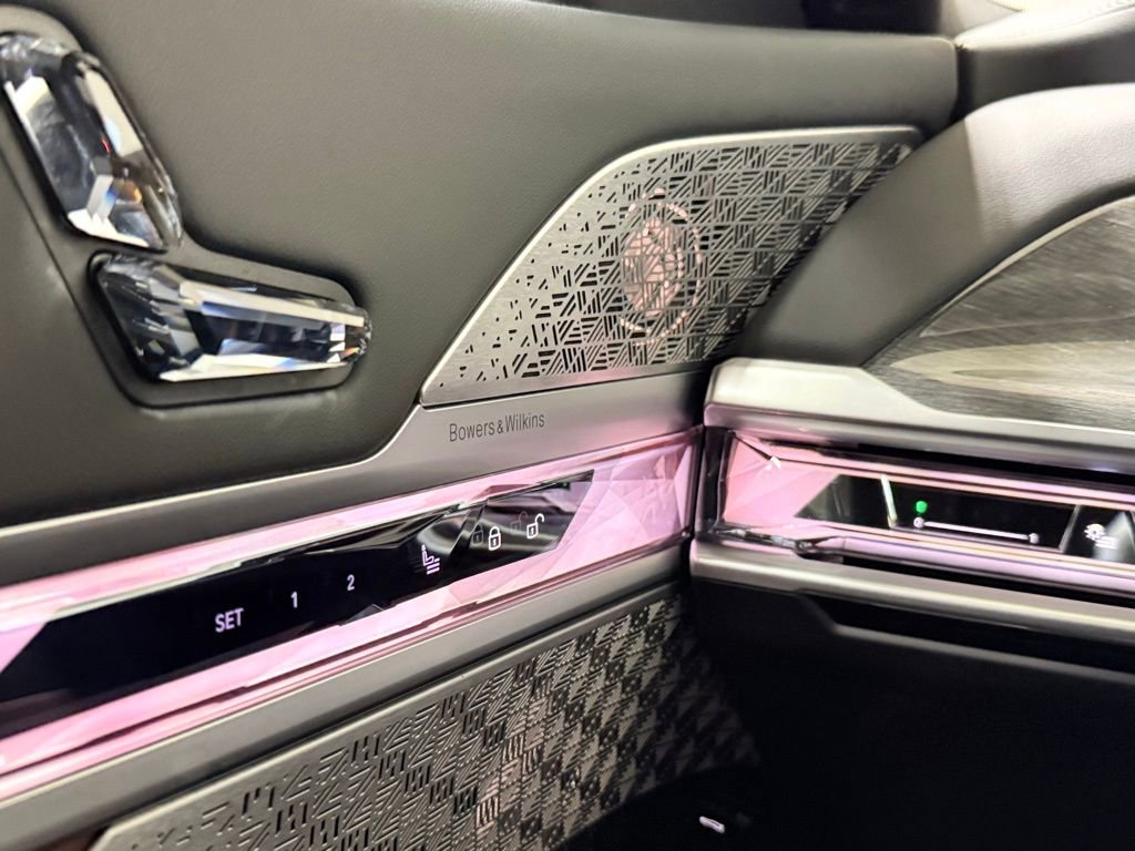 Used 2024 BMW i7 xDrive60 image 31