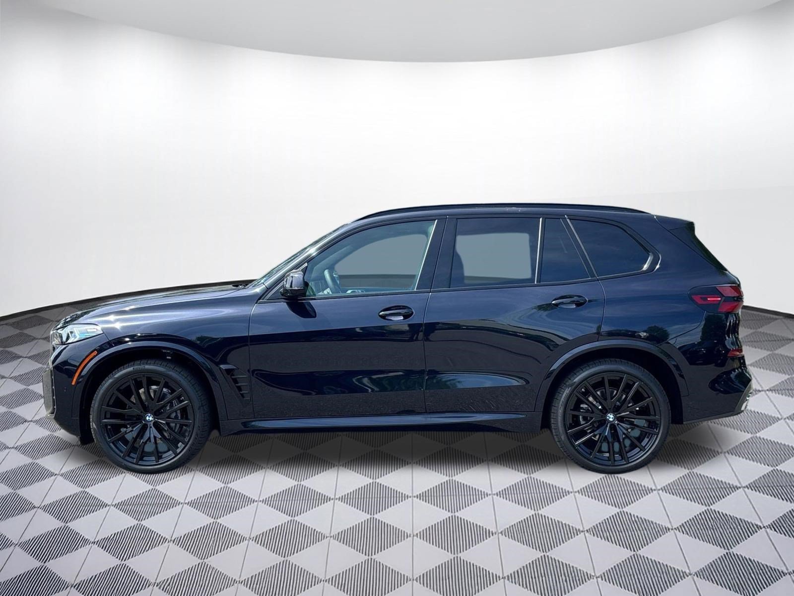 New 2026 BMW X5 xDrive40i w/ M Sport Package AWD/4WD image 2