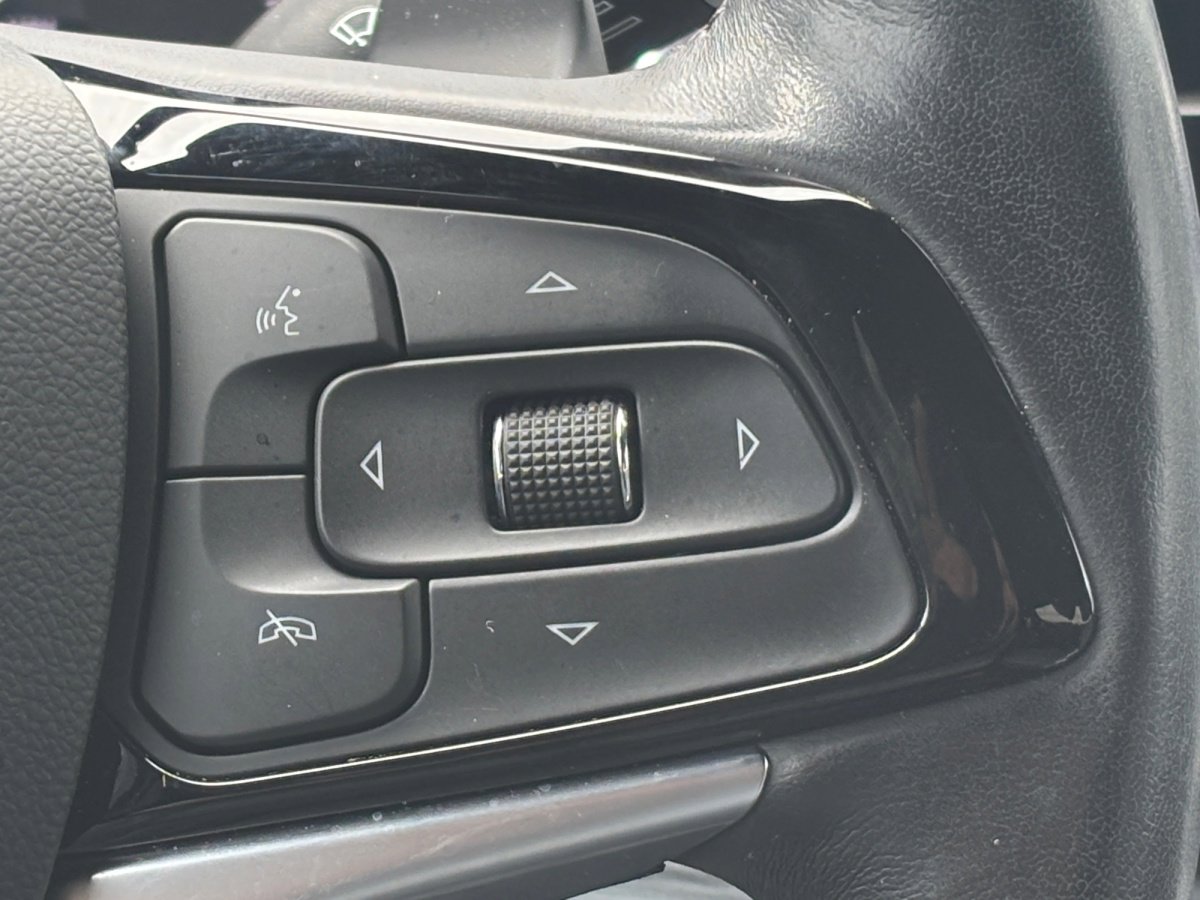 Used 2023 Buick Enclave Essence image 13