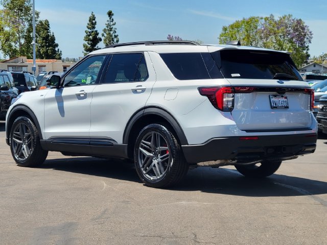 Used 2026 Ford Explorer ST-Line w/ ST-Line Street Pack RWD image 2