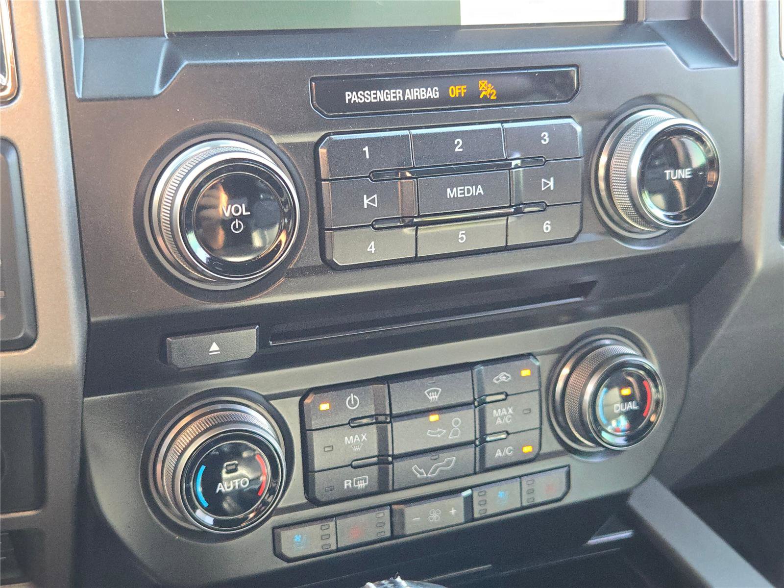 Used 2018 Ford F150 Raptor w/ Equipment Group 802A Luxury image 34