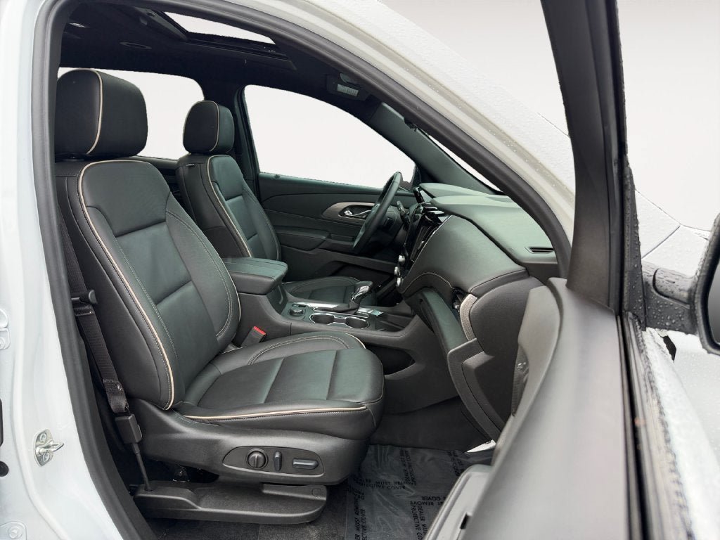 Certified 2023 Chevrolet Traverse Premier w/ Redline Edition AWD/4WD image 25