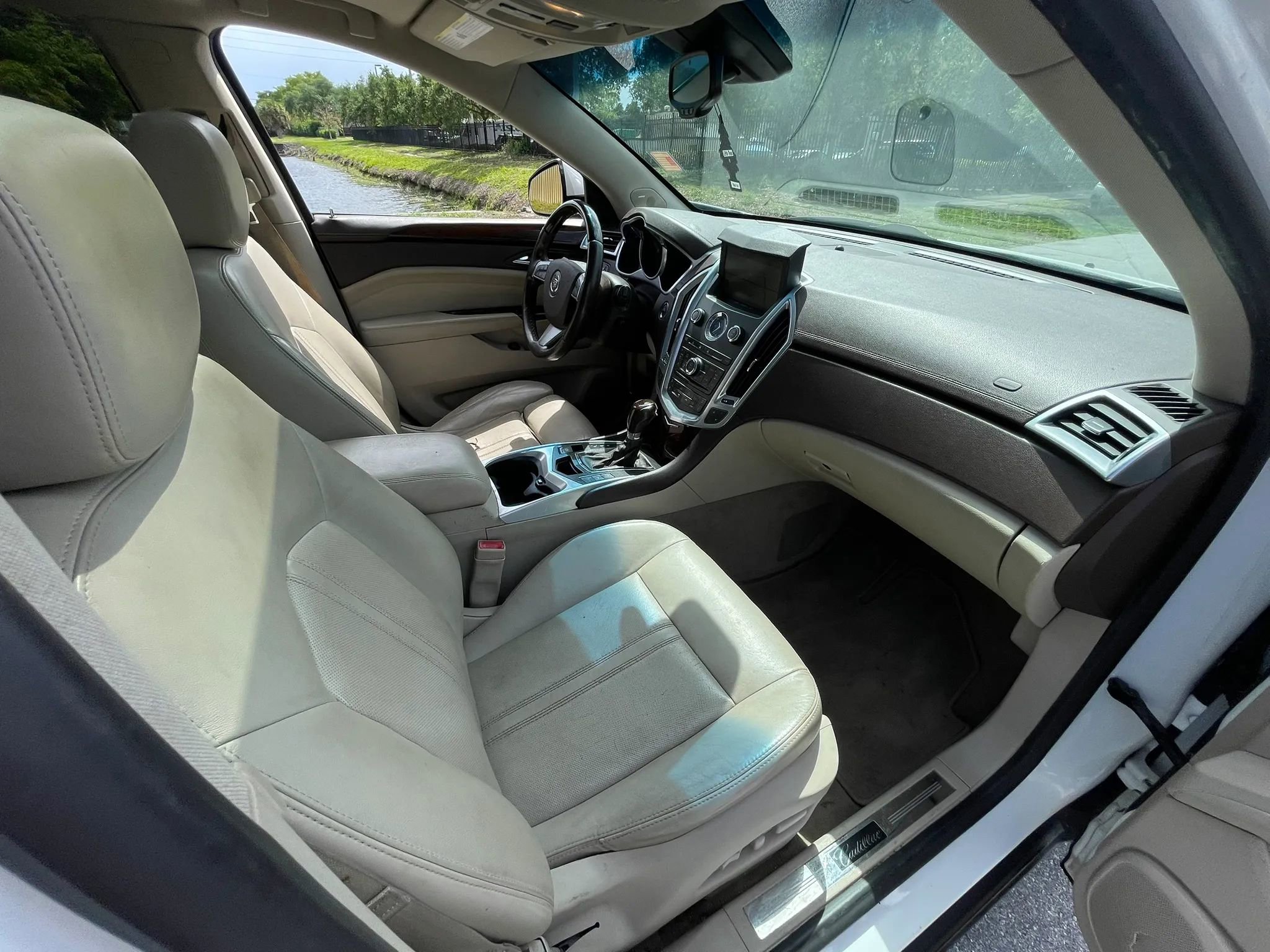 Used 2012 Cadillac SRX Luxury image 22