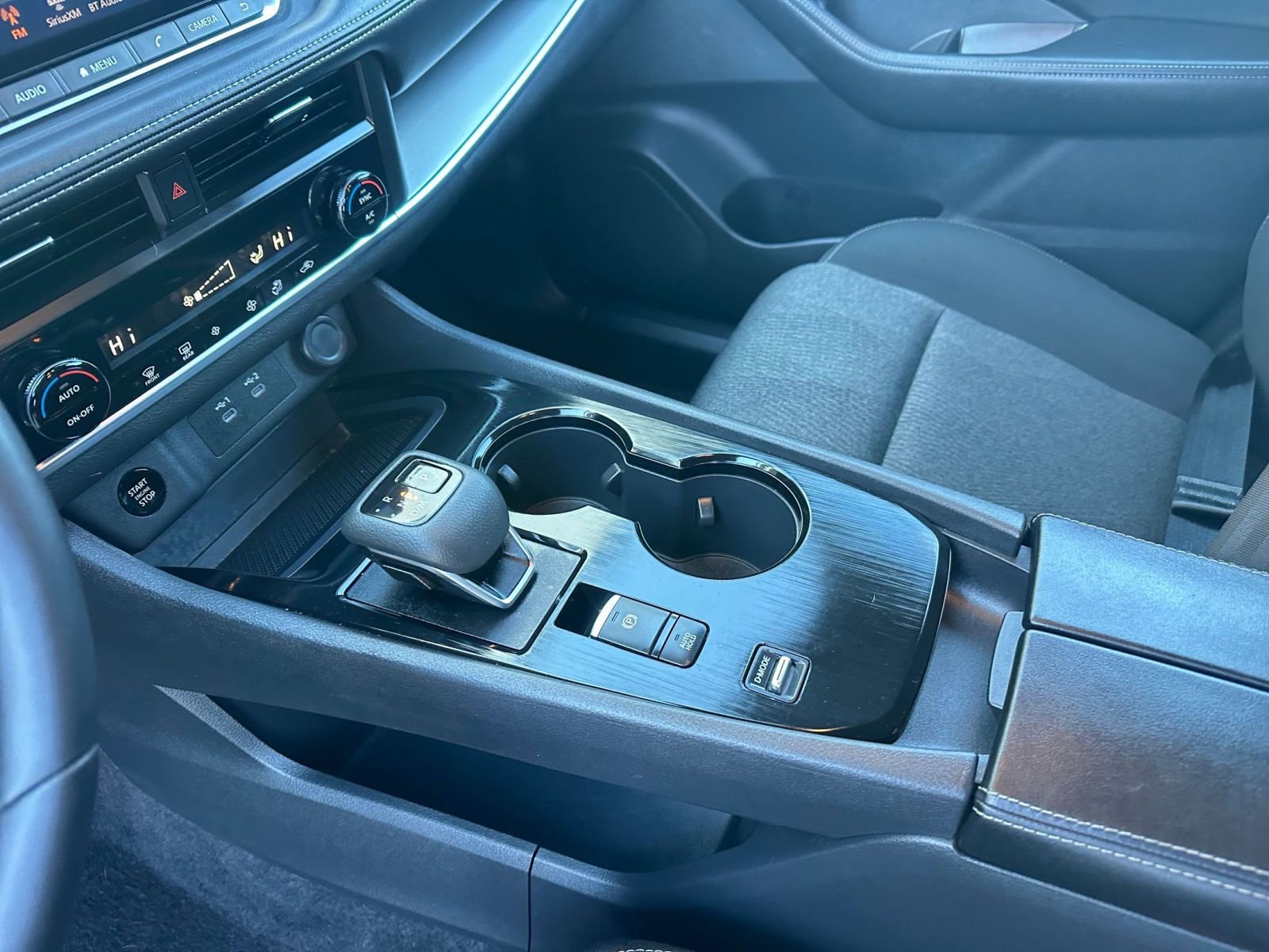 Used 2025 Nissan Rogue SV image 41