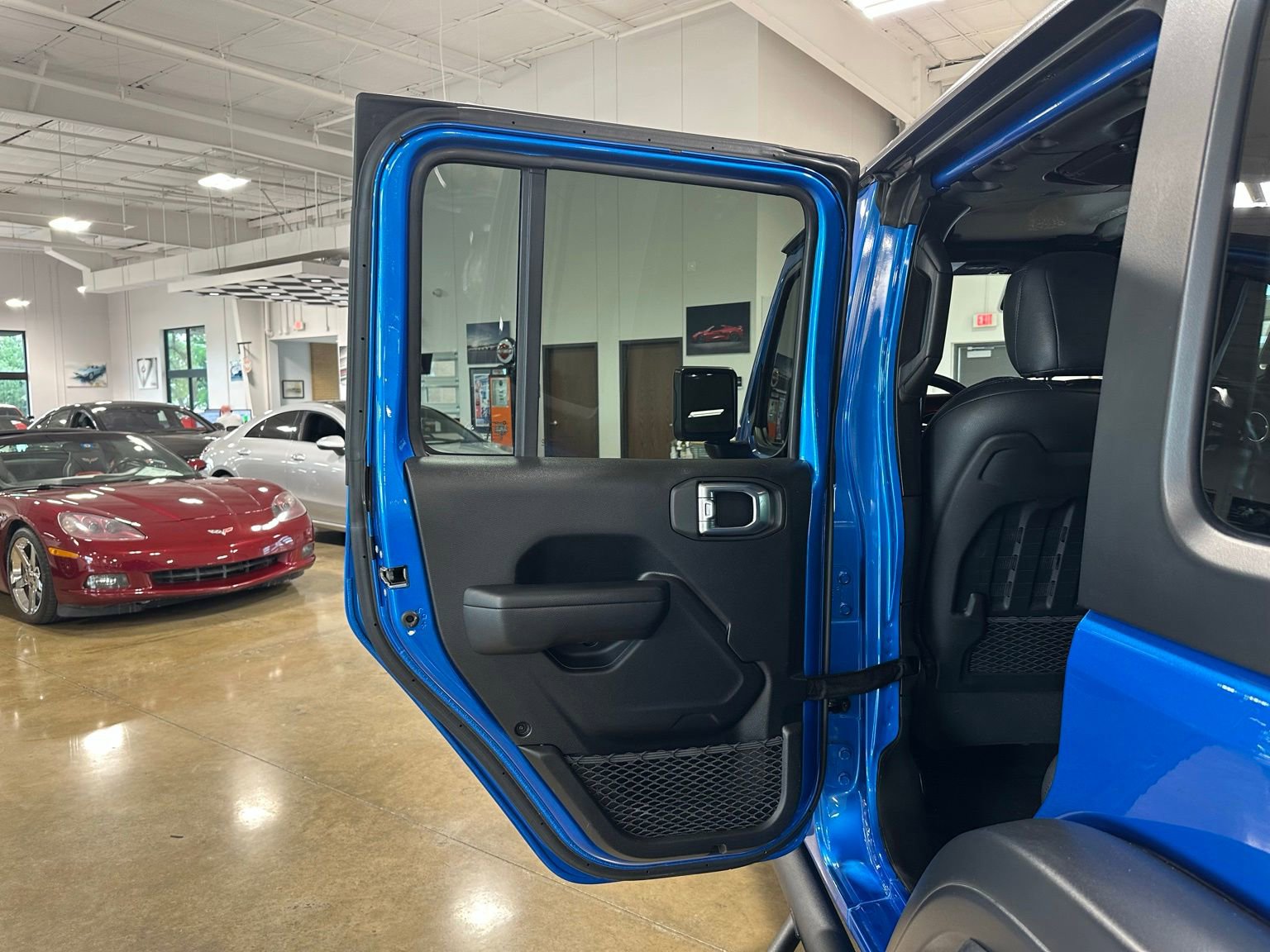 Used 2021 Jeep Wrangler Unlimited Rubicon w/ Xtreme Recon 35" Tire Package AWD/4WD image 38