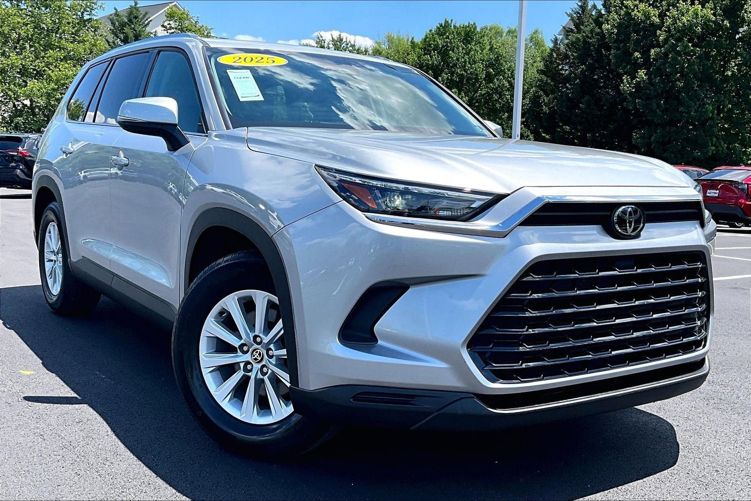 Used 2025 Toyota Grand Highlander AWD image 2