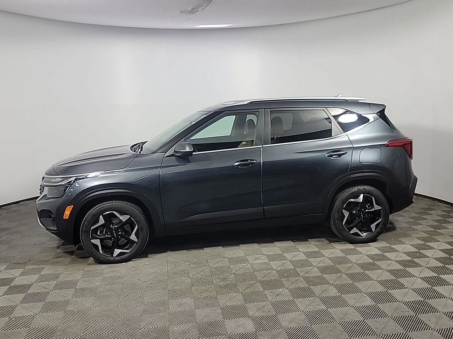 Used 2024 Kia Seltos EX AWD/4WD image 11
