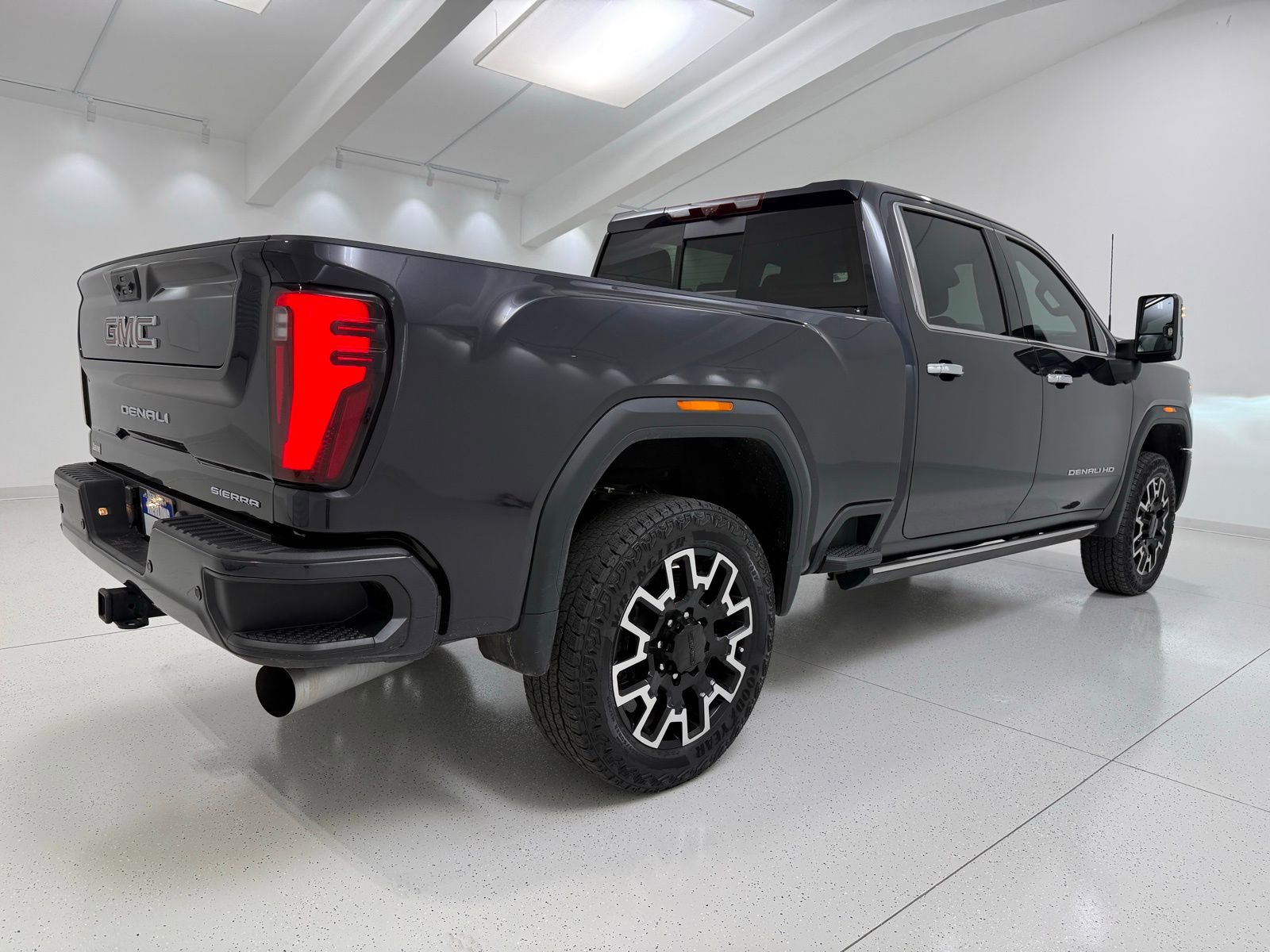 Used 2024 GMC Sierra 2500 Denali w/ Denali Reserve Package image 8