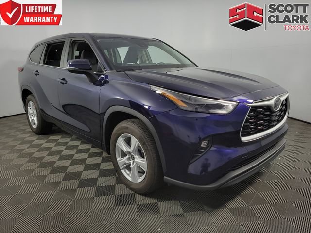 Used 2023 Toyota Highlander LE image 1