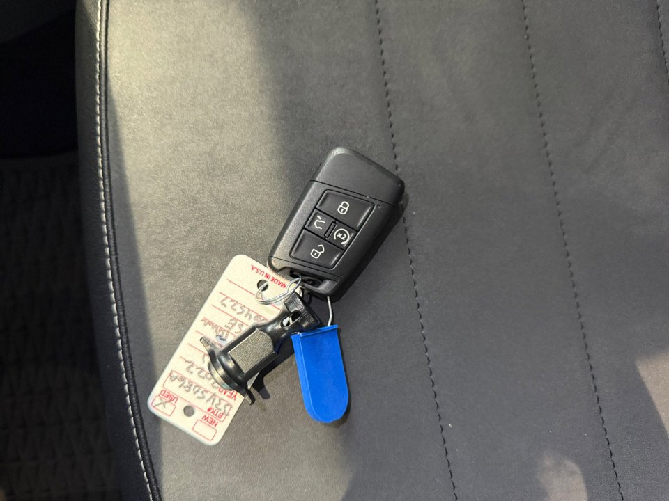 Certified 2022 Volkswagen Taos SE w/ Panoramic Sunroof Package image 38