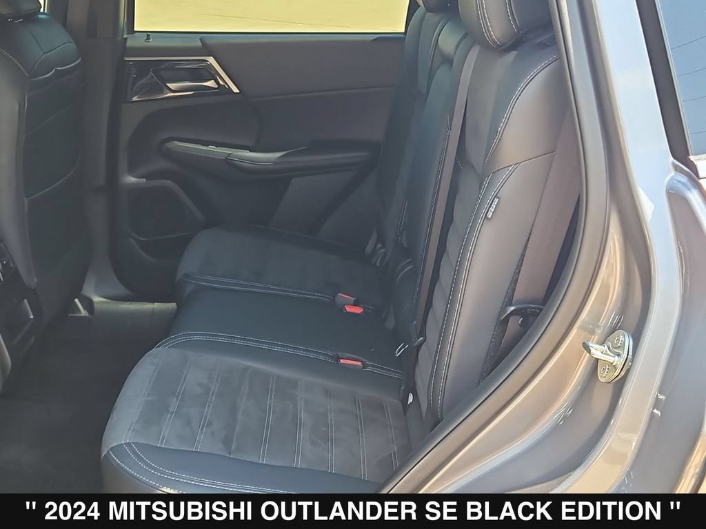 Used 2024 Mitsubishi Outlander SE Black Edition FWD image 17
