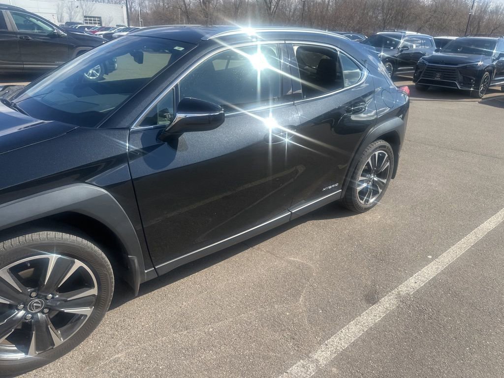 Used 2021 Lexus UX 250h w/ Premium Package image 4