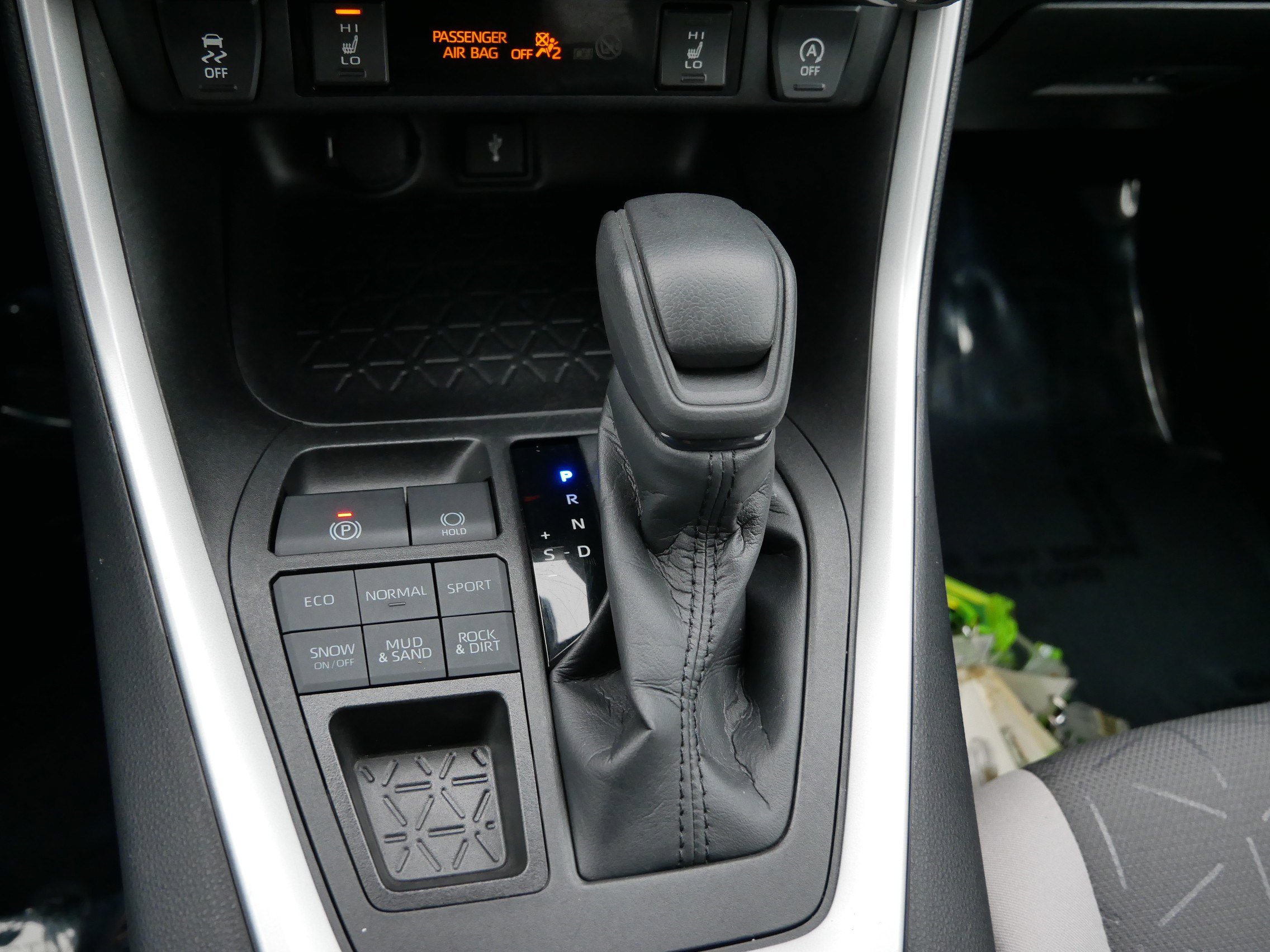 Used 2022 Toyota RAV4 XLE w/ Convenience Package image 24