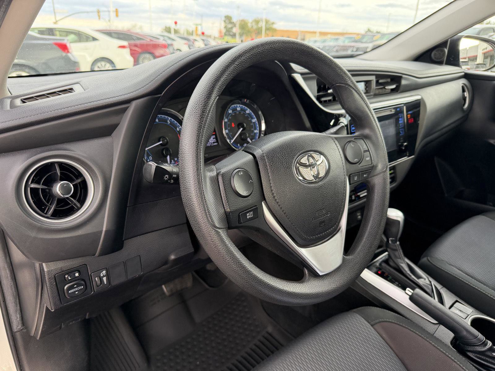 Used 2019 Toyota Corolla LE image 32