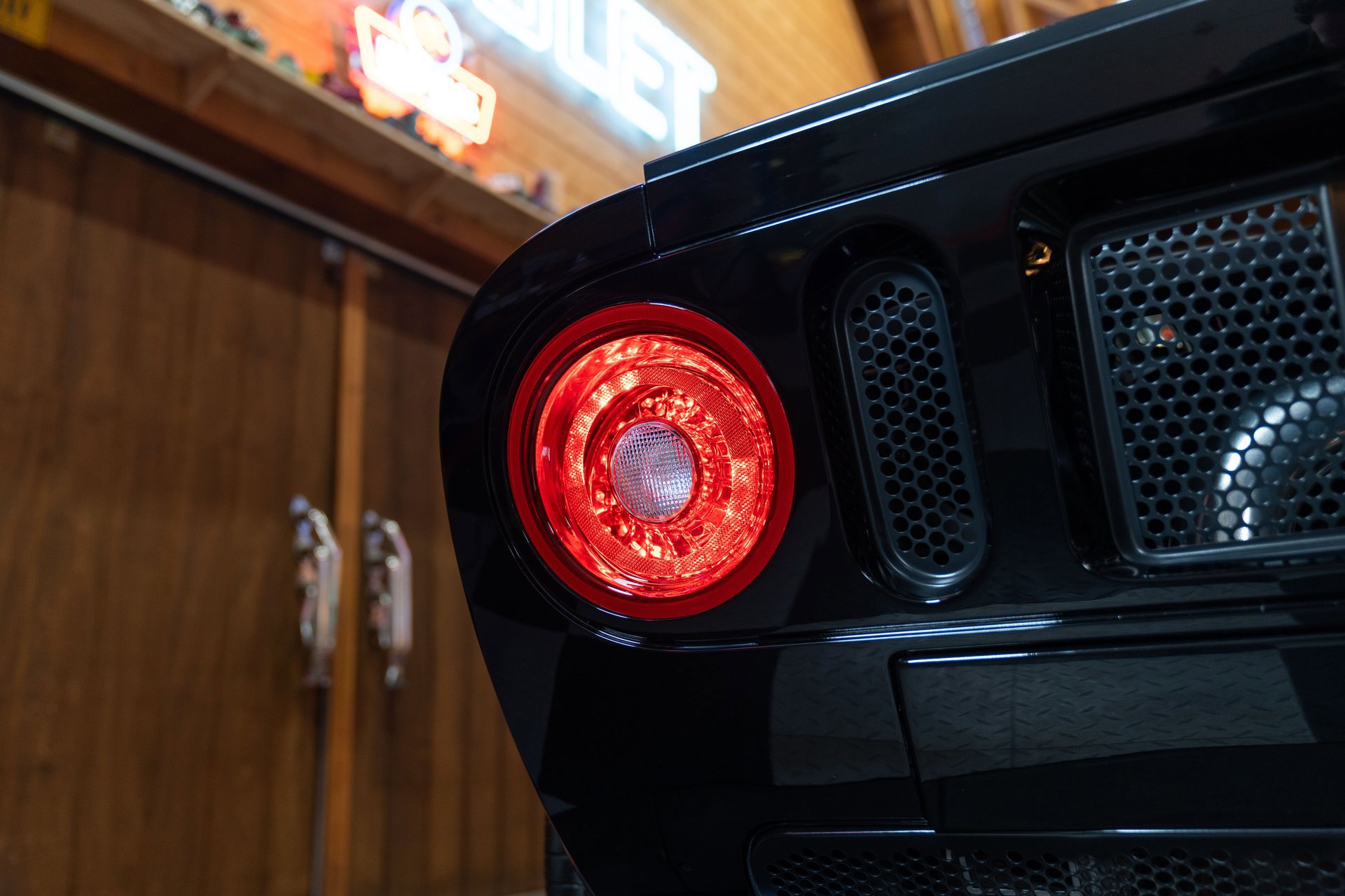 Used 2006 Ford GT image 22