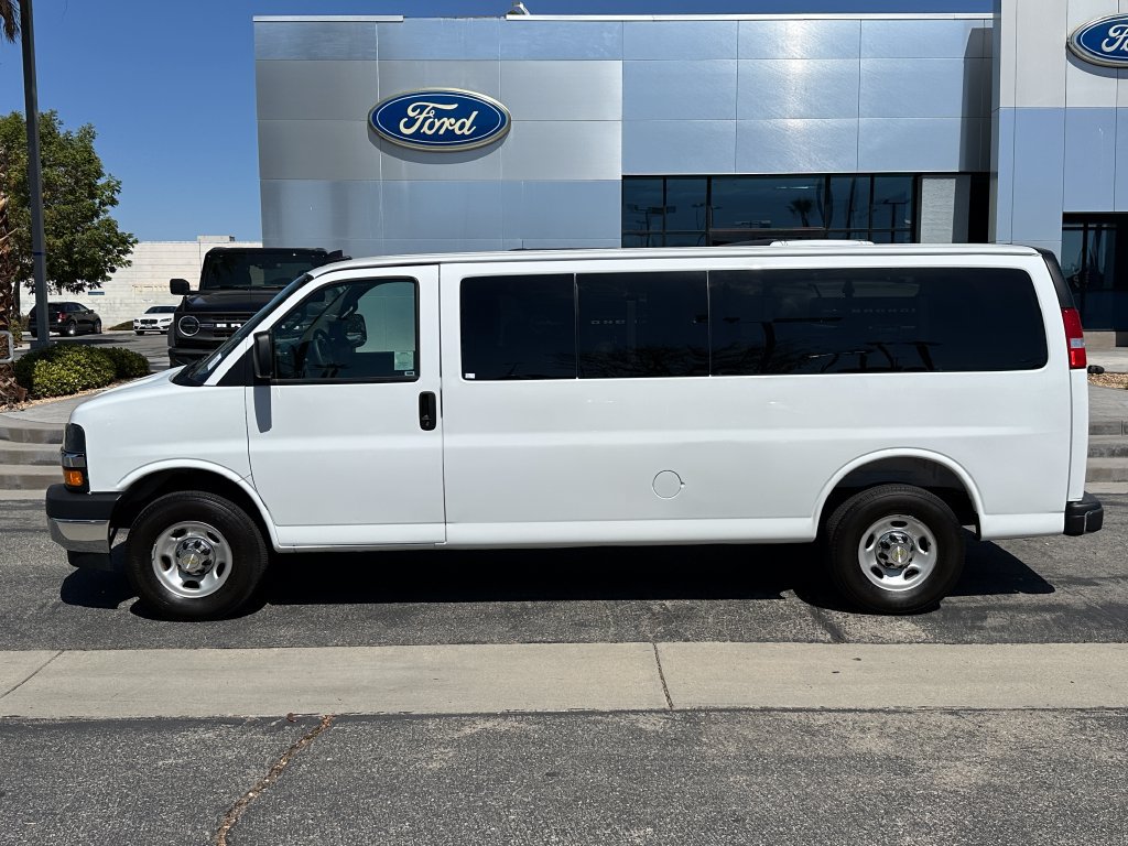Used 2025 Chevrolet Express 3500 LT w/ LT Preferred Equipment Group RWD image 3