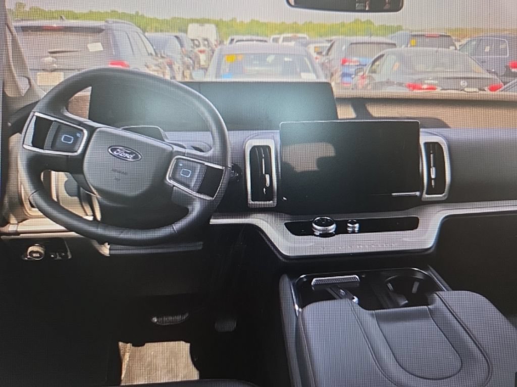 Used 2025 Ford Expedition Max Active AWD/4WD image 9