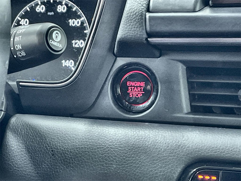 Certified 2025 Honda Pilot TrailSport image 24