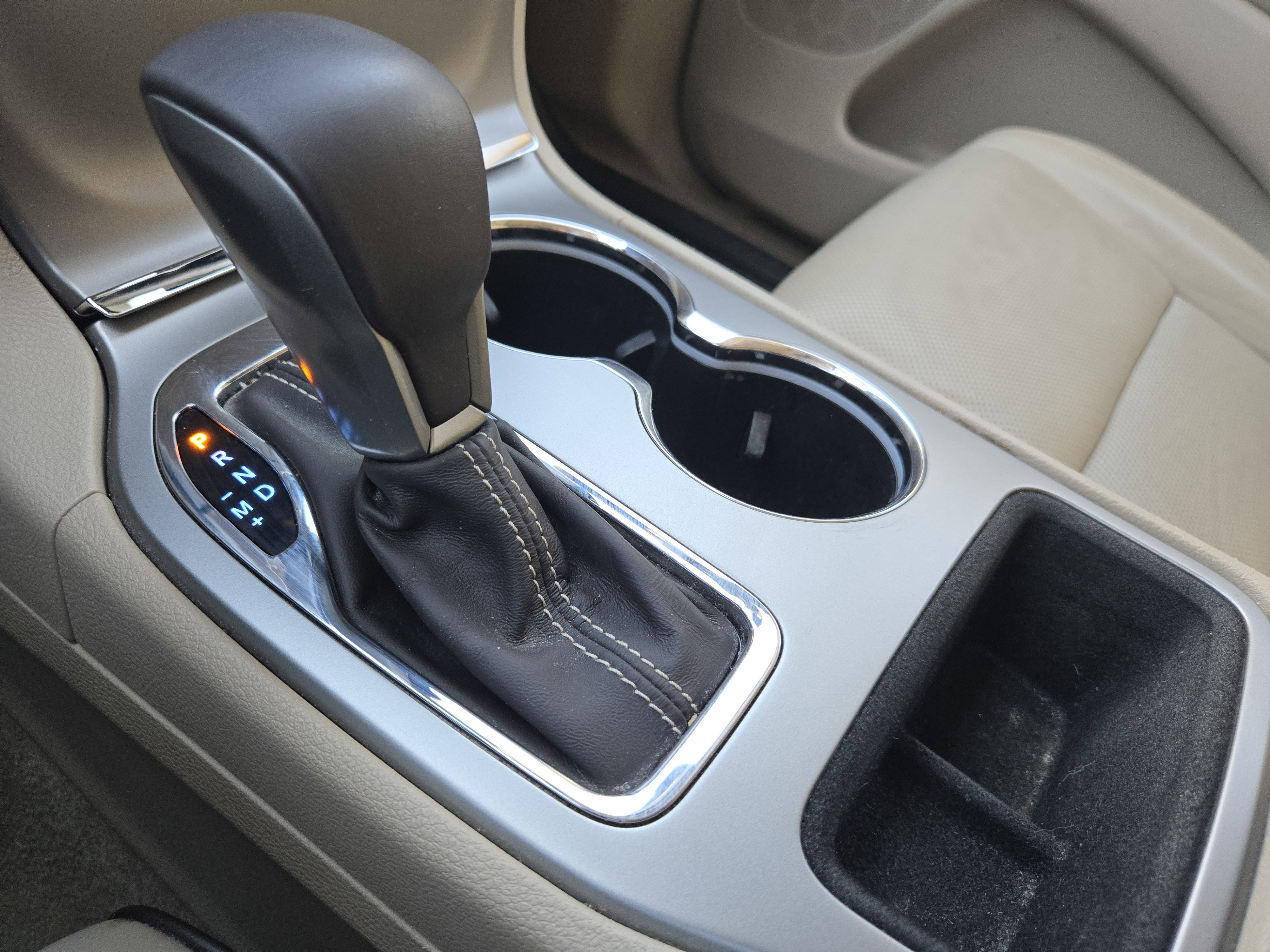 Used 2018 Jeep Grand Cherokee Overland RWD image 21