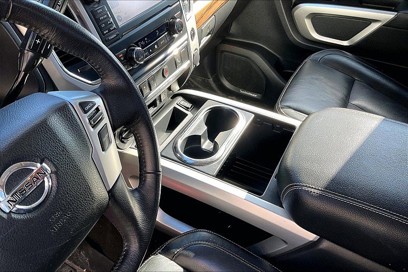 Used 2018 Nissan Titan SL image 18