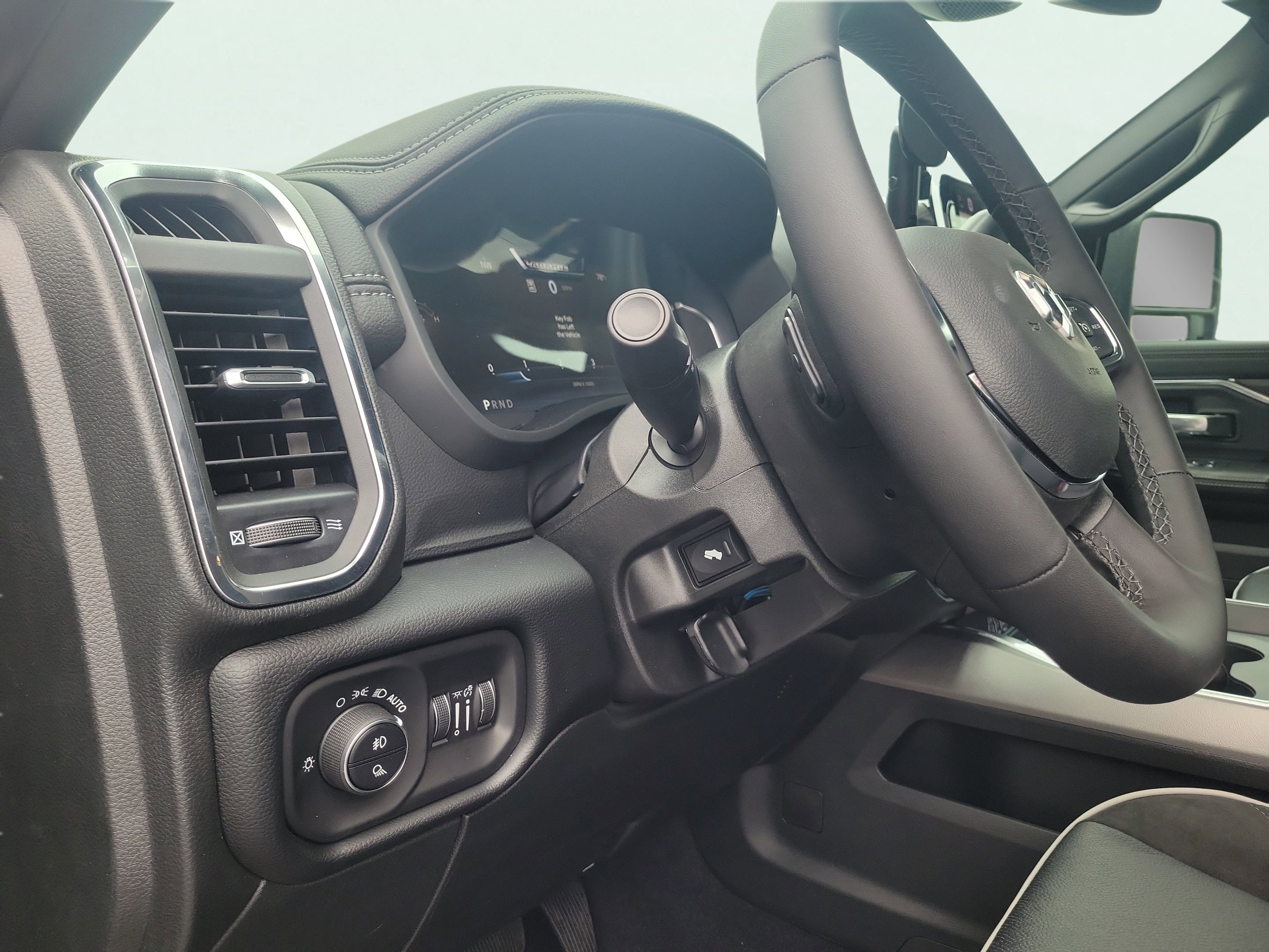 New 2026 RAM 2500 Laramie AWD/4WD image 24