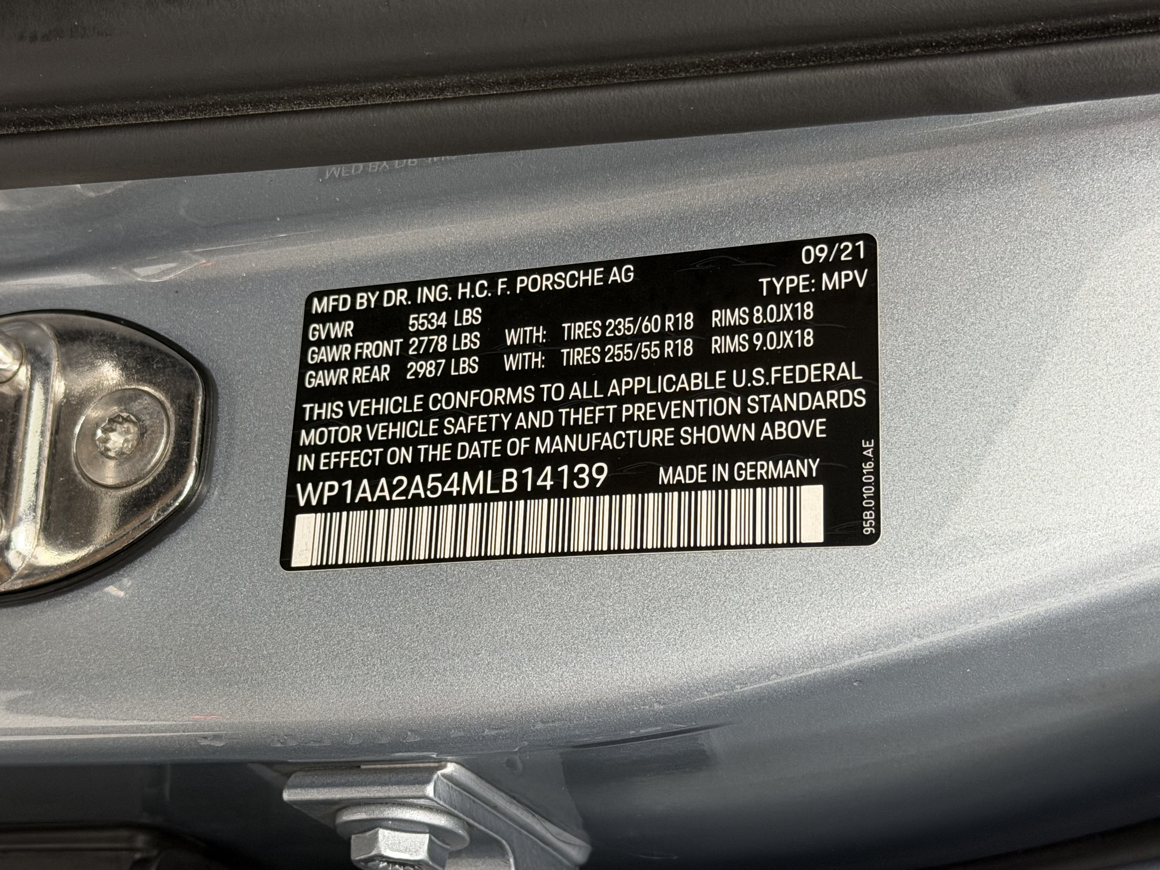 Certified 2021 Porsche Macan AWD/4WD image 56