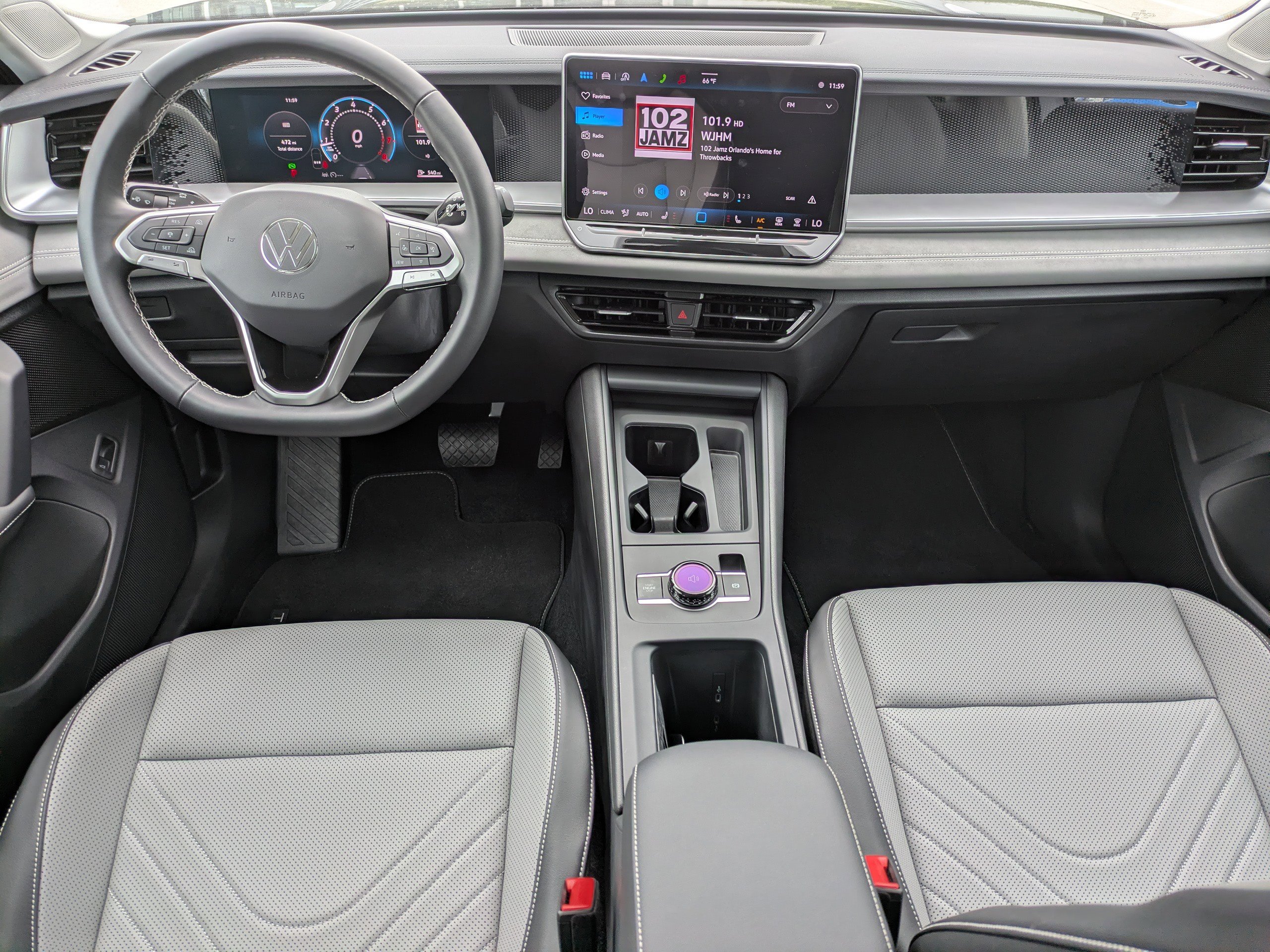 Used 2025 Volkswagen Tiguan SE image 16