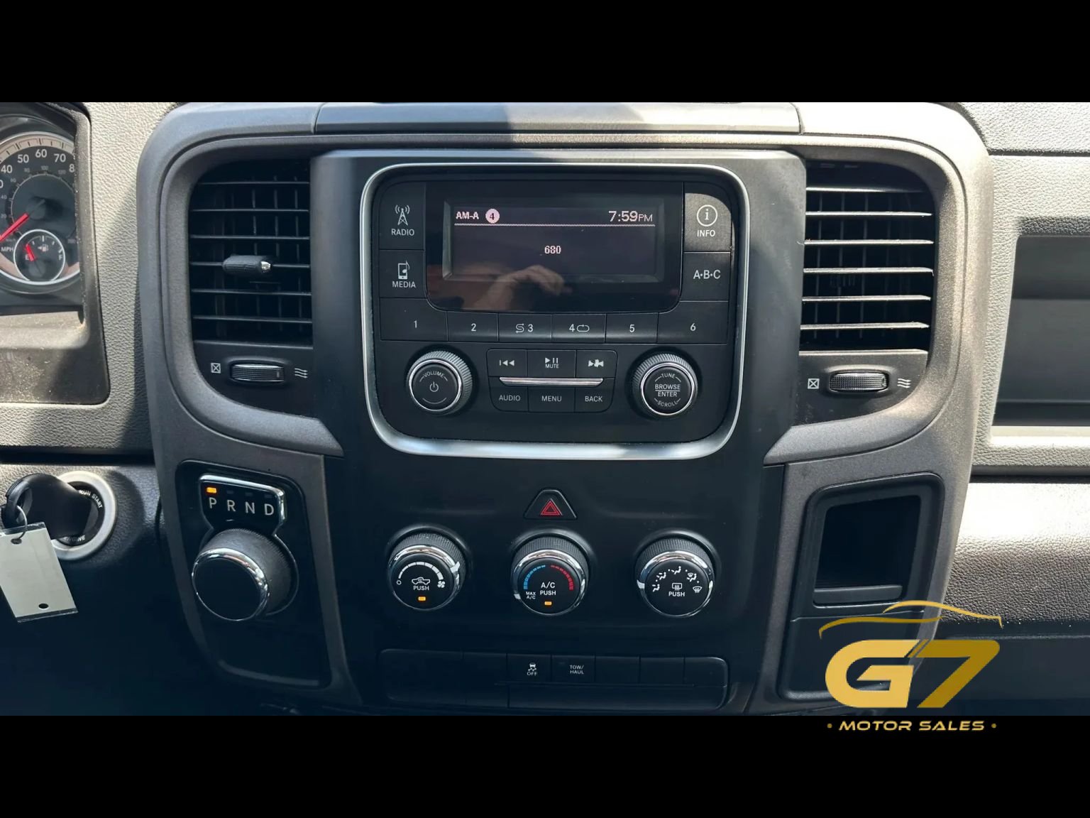 Used 2017 RAM 1500 Express RWD image 12