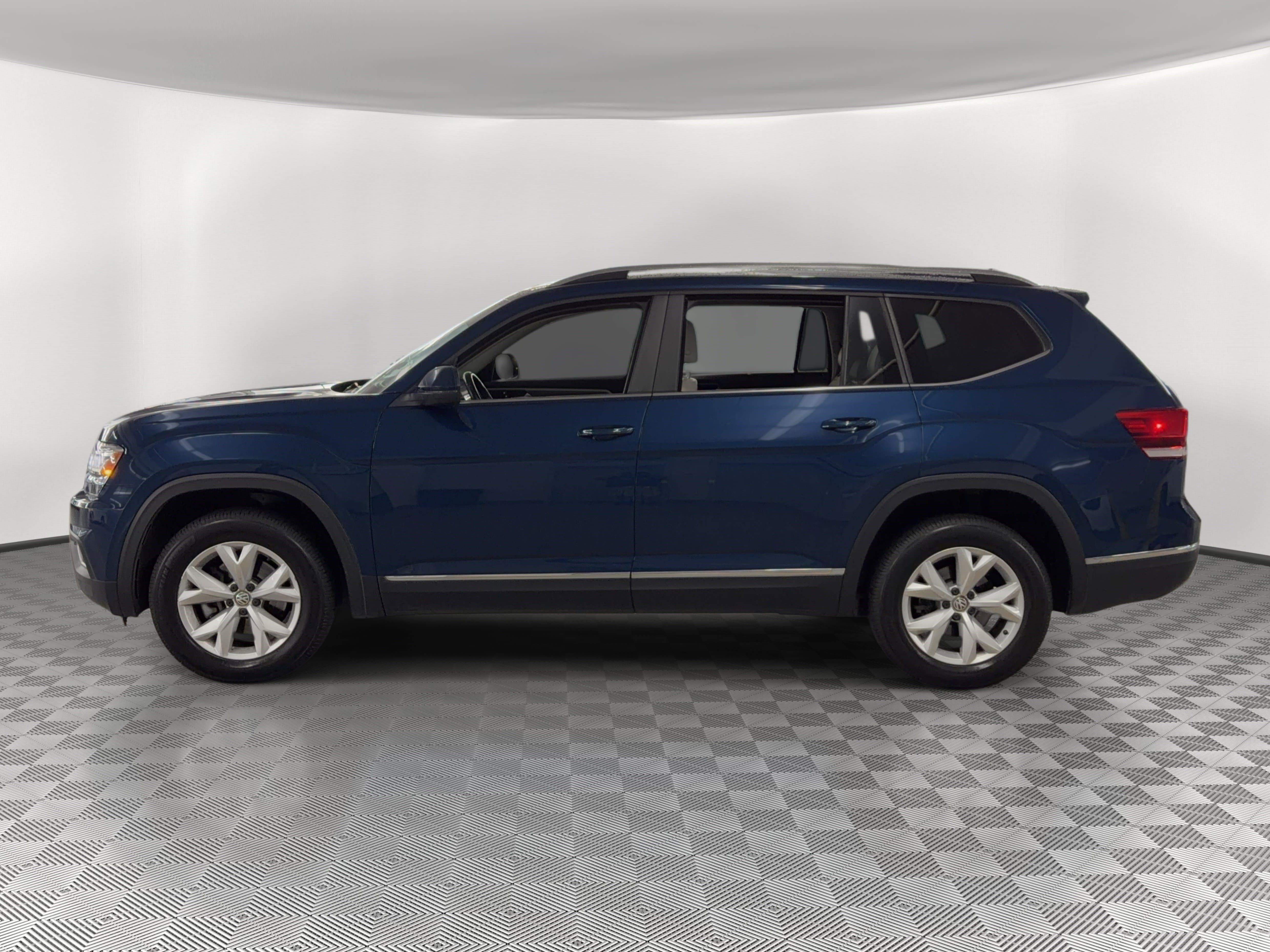 Used 2018 Volkswagen Atlas SEL FWD image 2