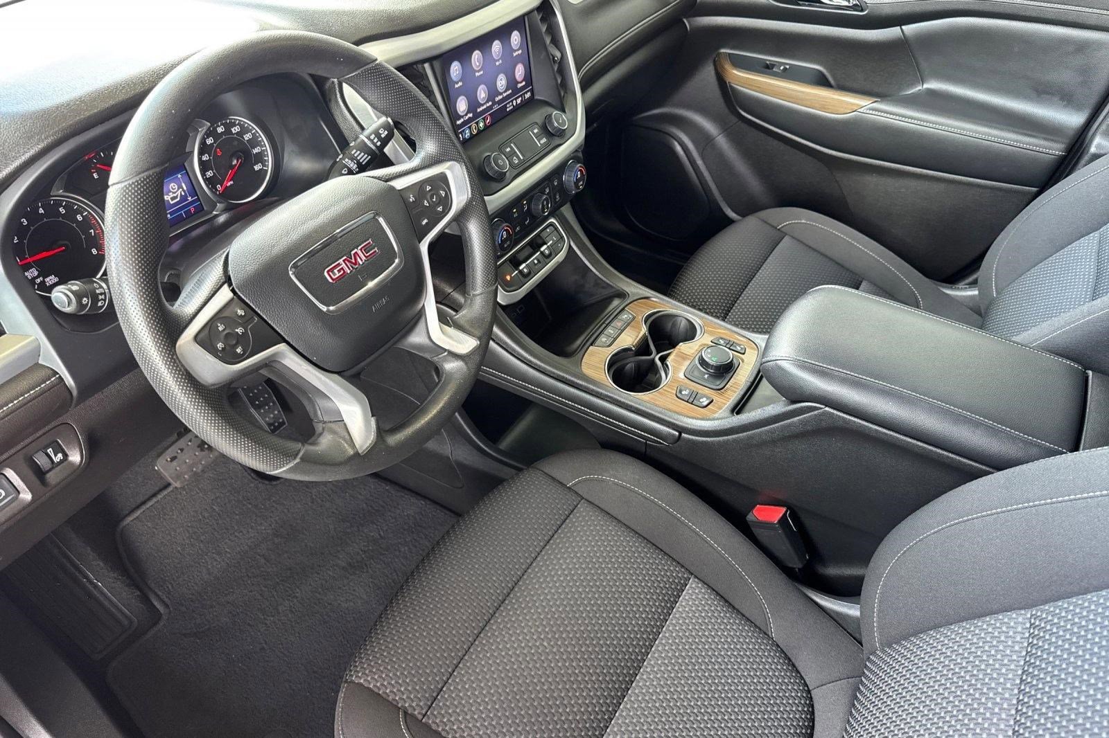 Used 2022 GMC Acadia SLE w/ Driver Convenience Package image 4