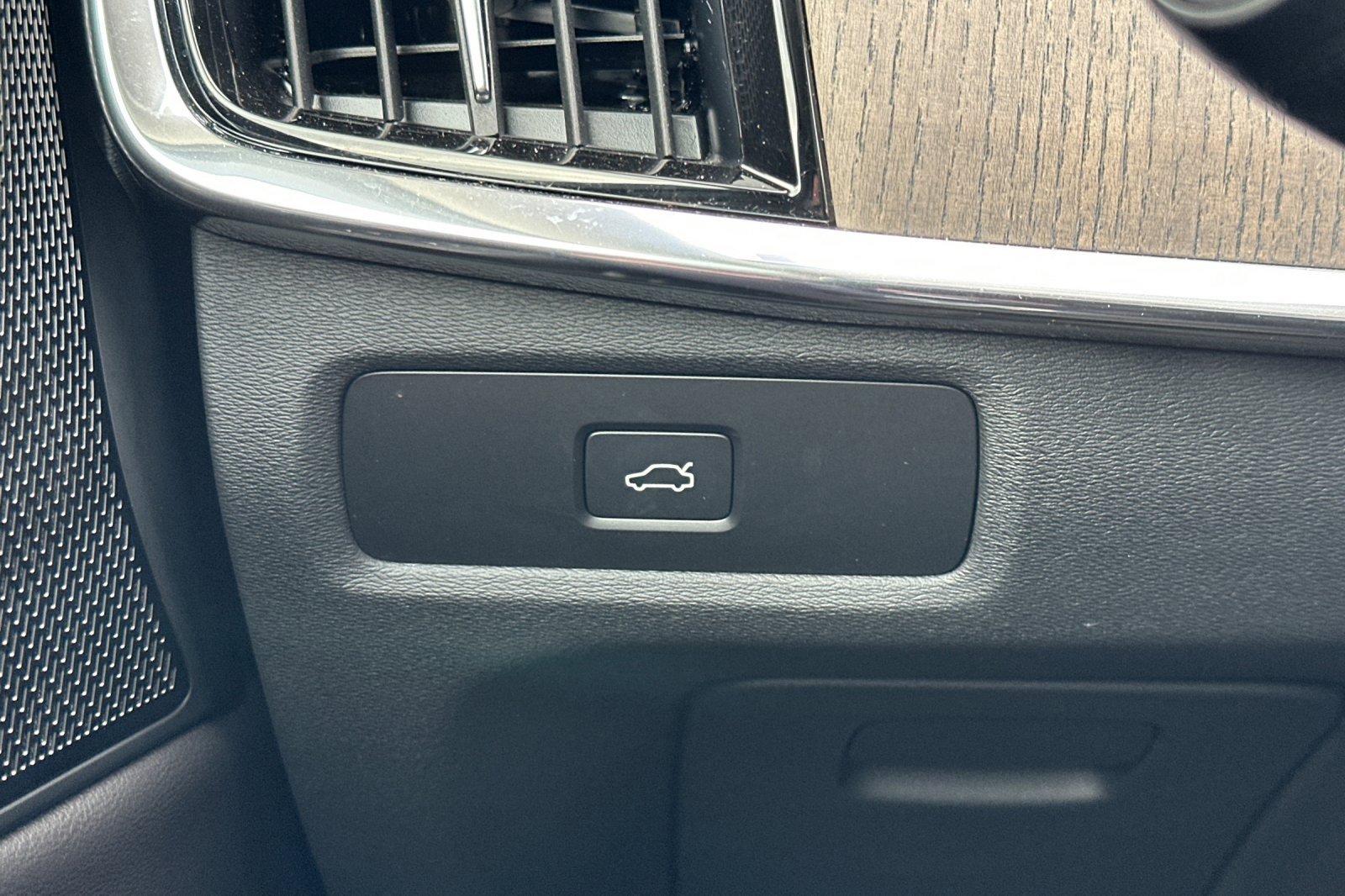 Used 2025 Volvo S90 B6 Plus w/ Protection Package Premier image 31