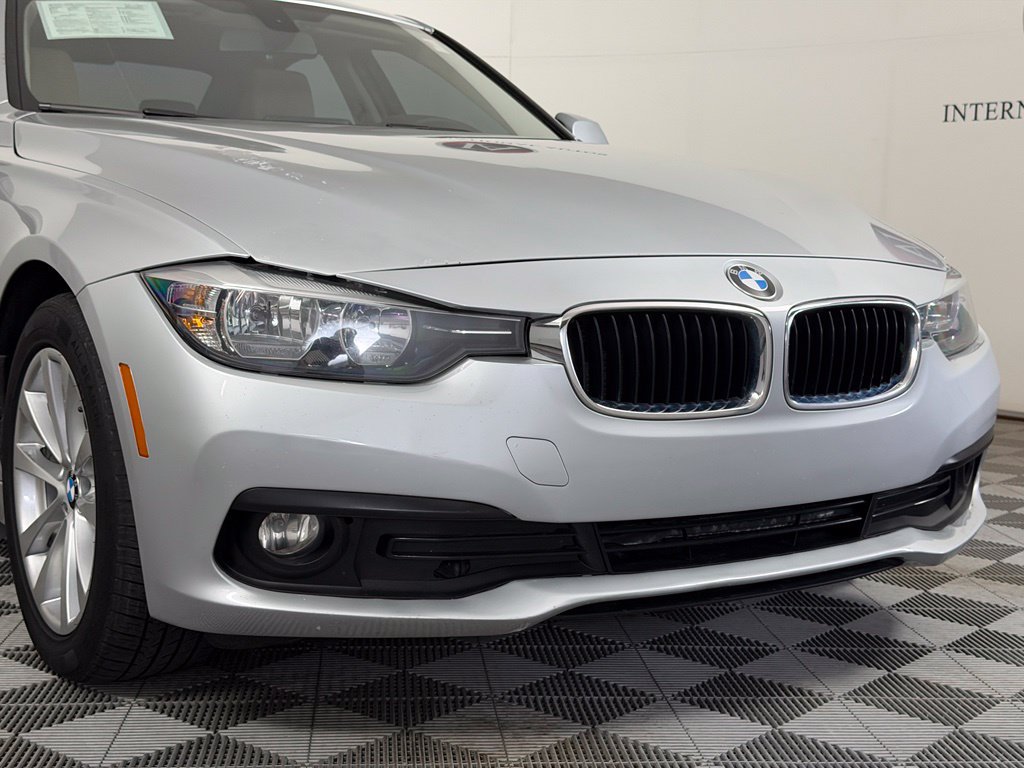 Used 2017 BMW 320i xDrive Sedan AWD/4WD image 15