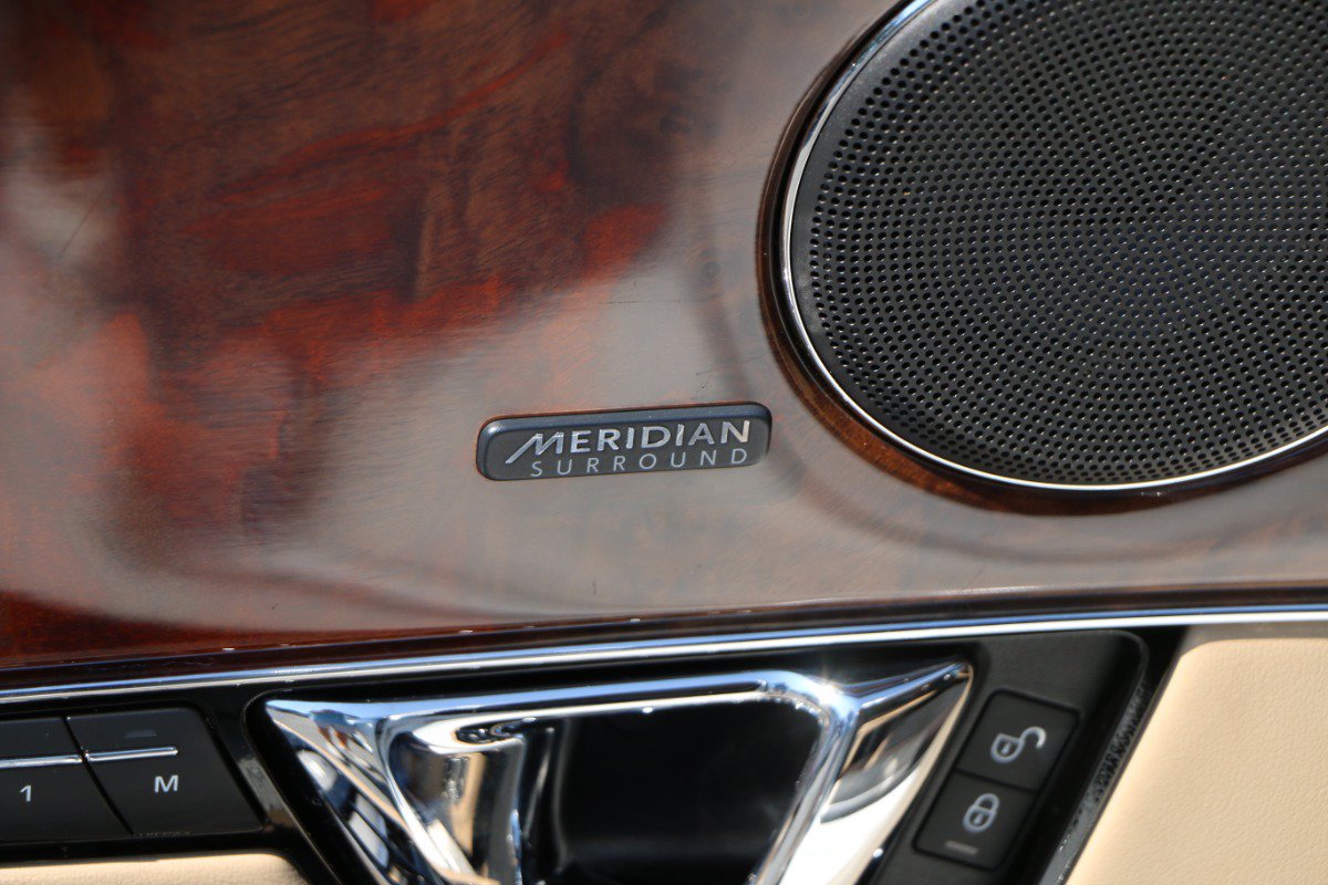 Used 2018 Jaguar XJ Supercharged RWD image 19