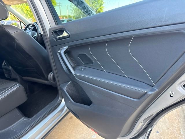 Used 2023 Volkswagen Tiguan SE w/ Panoramic Sunroof Package FWD image 12