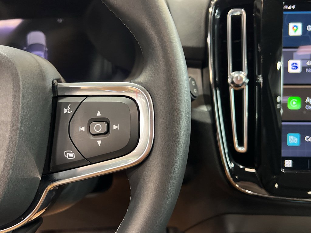 Used 2025 Volvo XC40 B5 Plus image 32