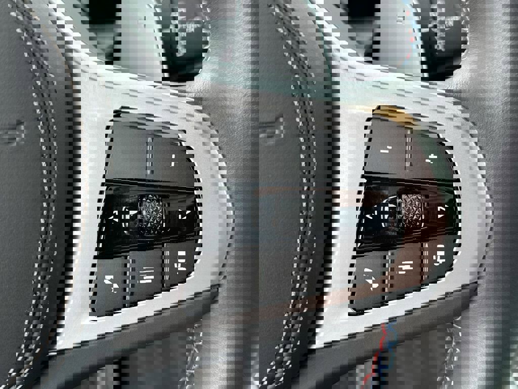 Used 2025 BMW X7 M60i image 40