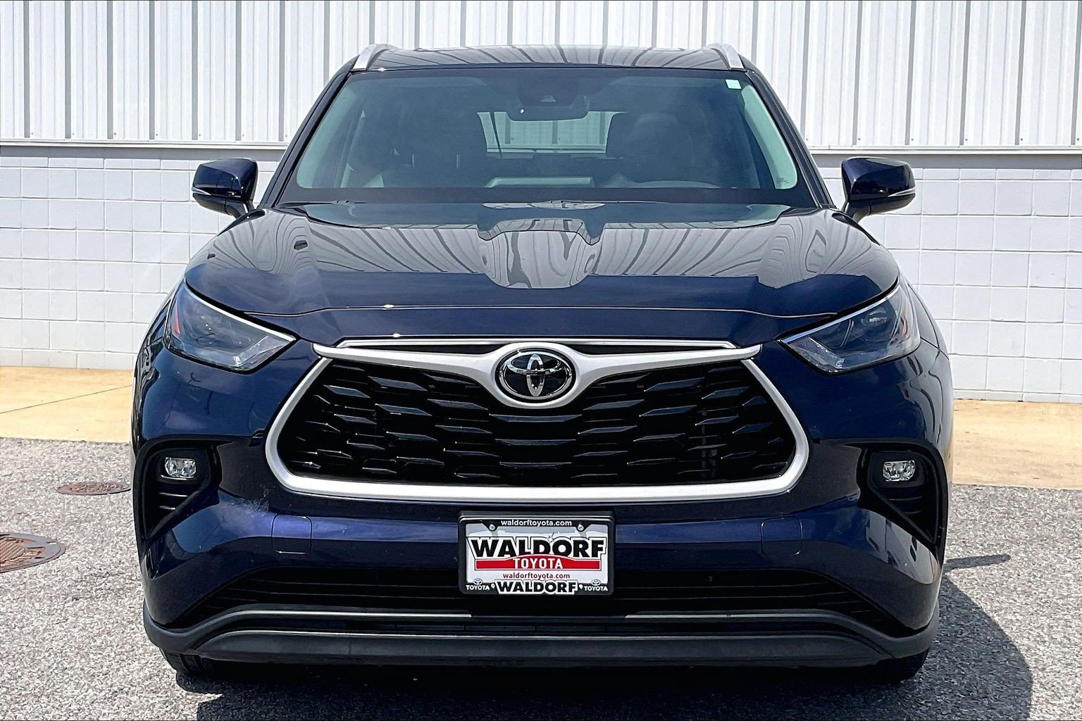 Used 2026 Toyota Highlander XLE AWD/4WD image 3