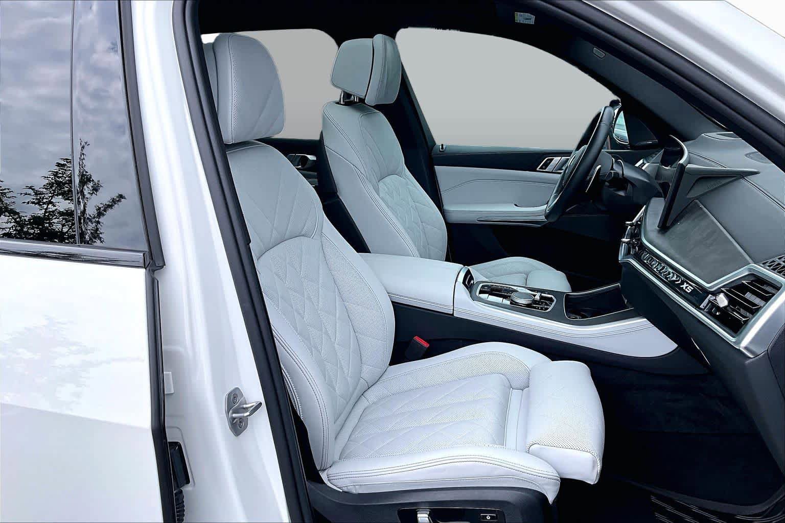Certified 2025 BMW X5 xDrive40i w/ M Sport Package AWD/4WD image 9
