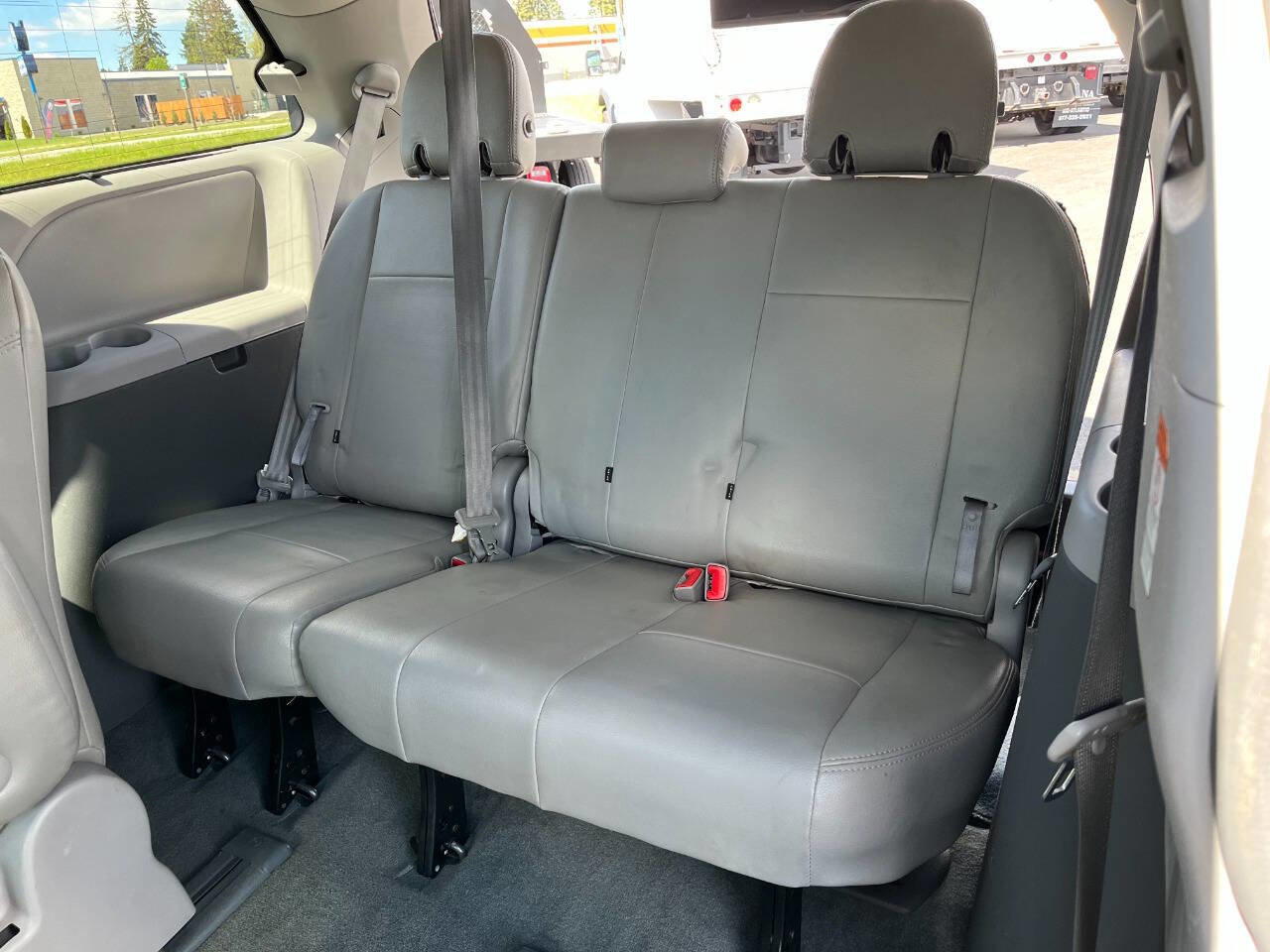 Used 2017 Toyota Sienna LE AWD/4WD image 17