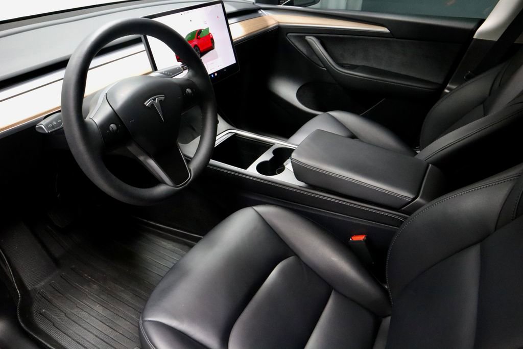 Used 2025 Tesla Model Y Long Range image 23
