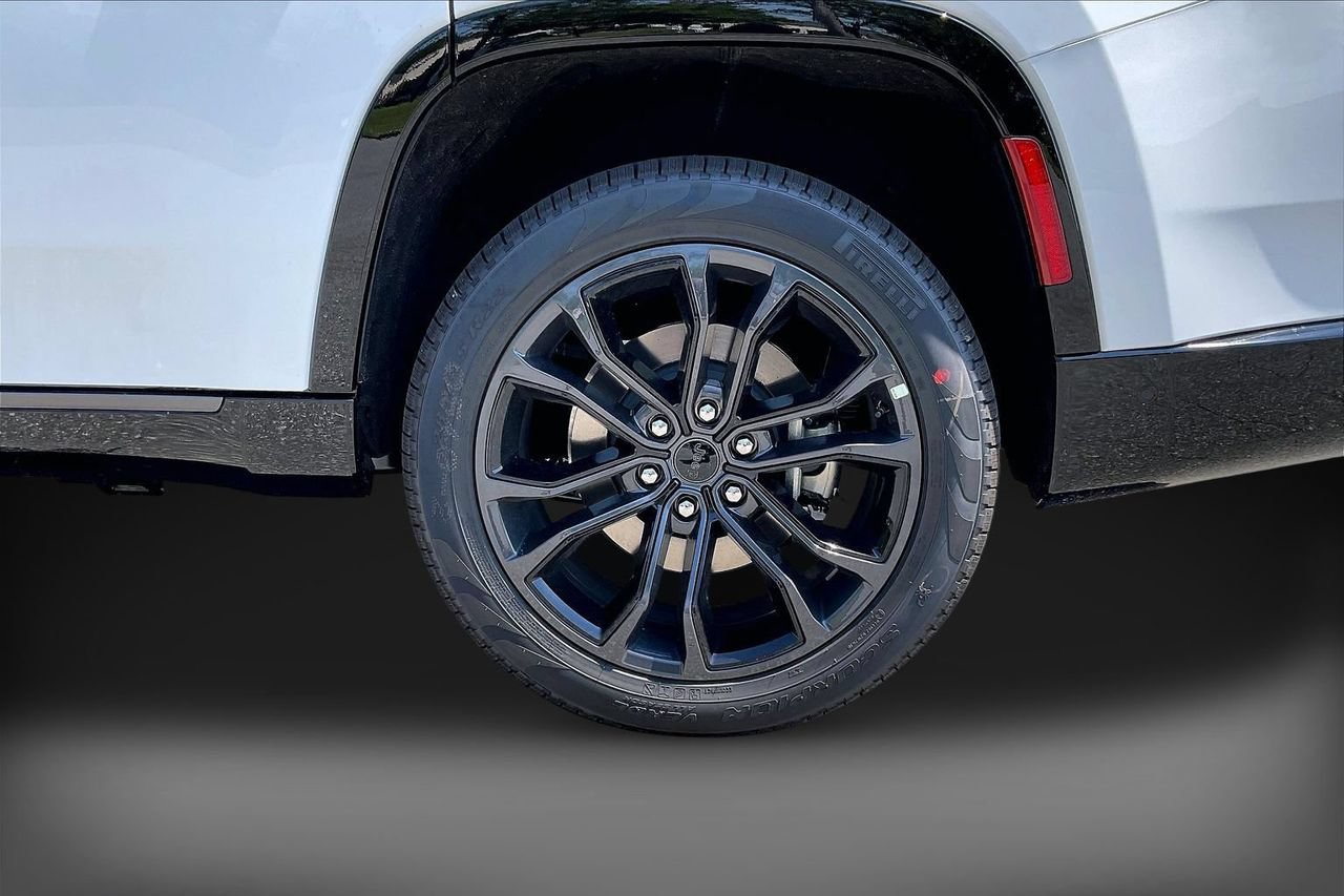 New 2026 Jeep Grand Wagoneer Summit AWD/4WD image 37