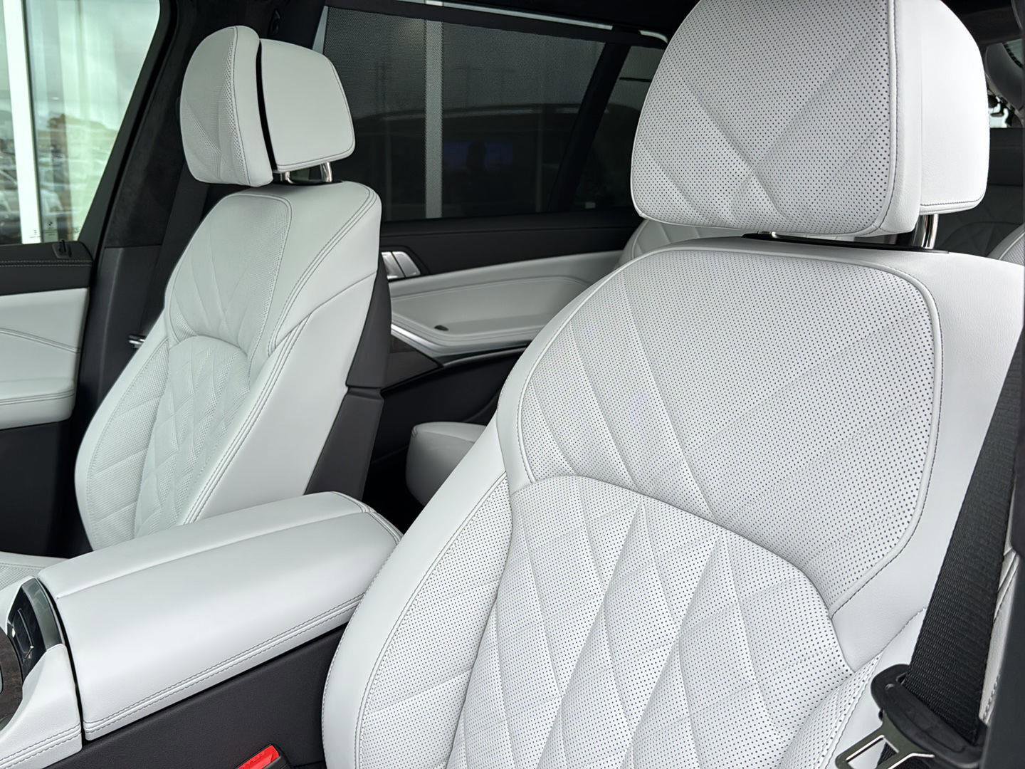 New 2026 BMW X7 xDrive40i w/ Premium Package image 26