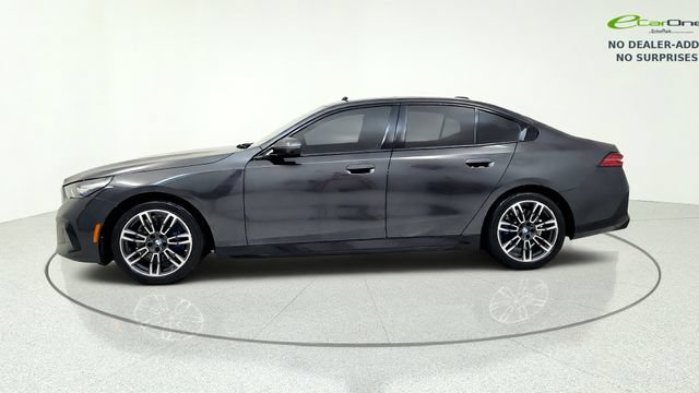 Used 2026 BMW 530i w/ M Sport Package RWD image 5