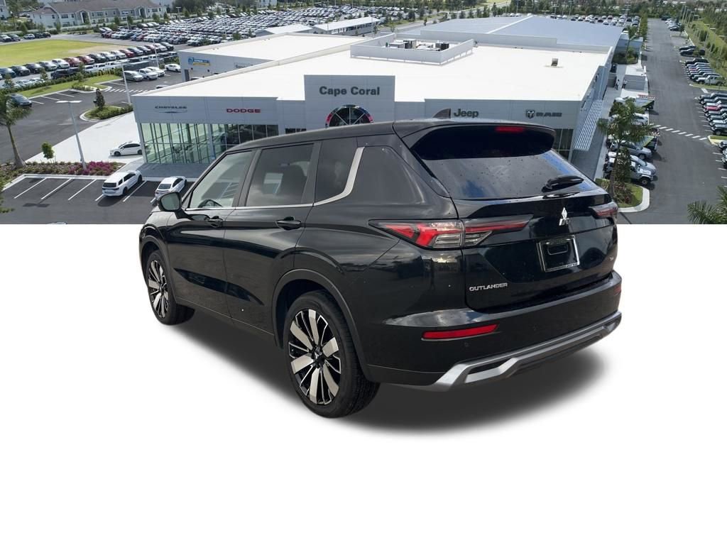 Used 2025 Mitsubishi Outlander SE image 18
