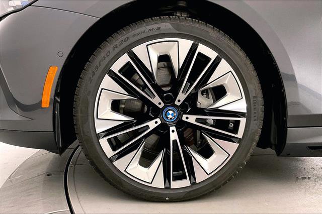 New 2025 BMW i5 xDrive40 w/ Premium Package image 8