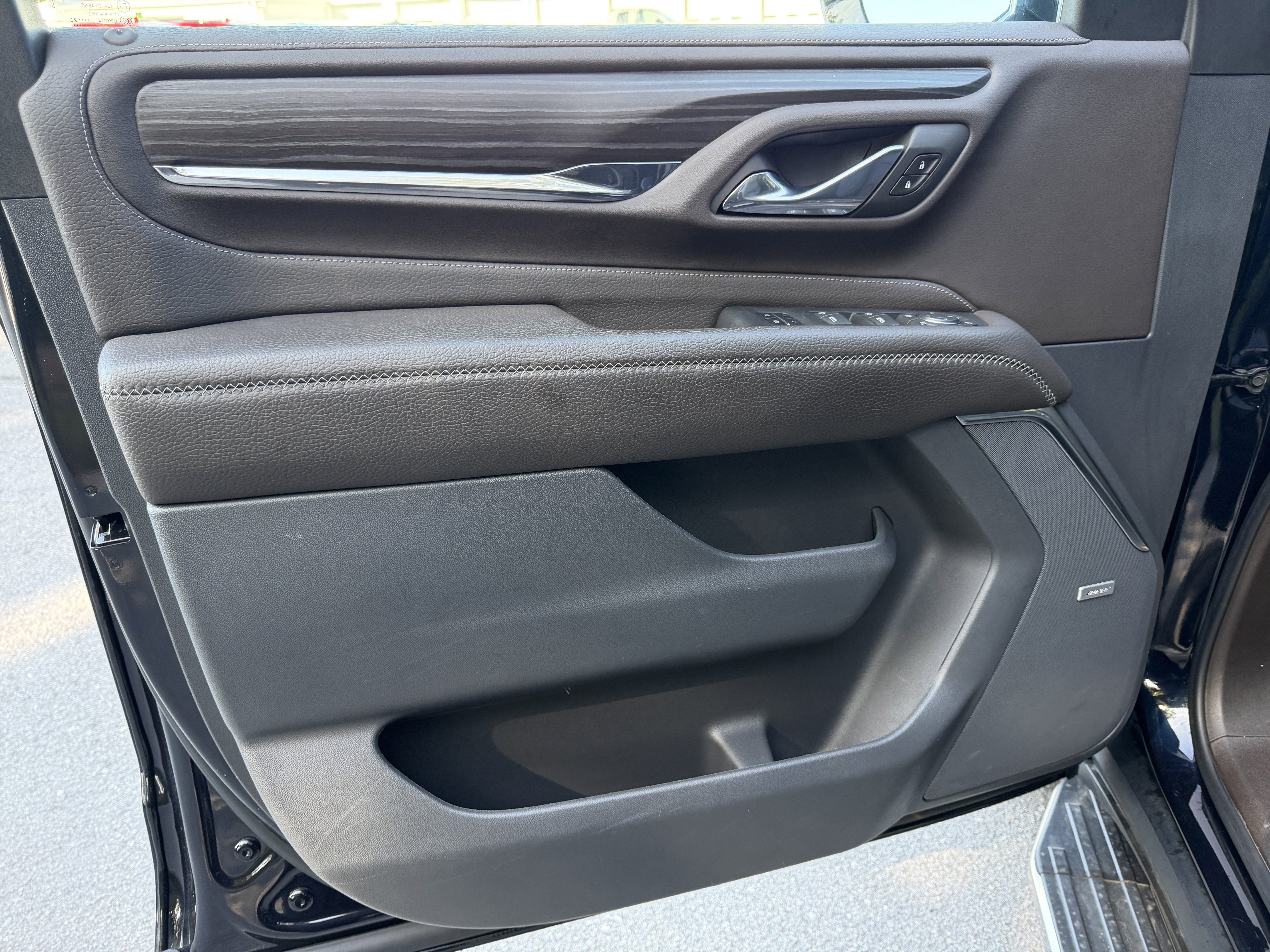 Used 2023 GMC Yukon Denali AWD/4WD image 5